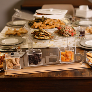 Everyday Hosting Set - لمسة